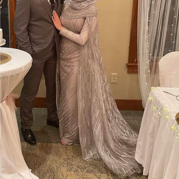 Extravagant Evening Gown - Picture 2 of 6